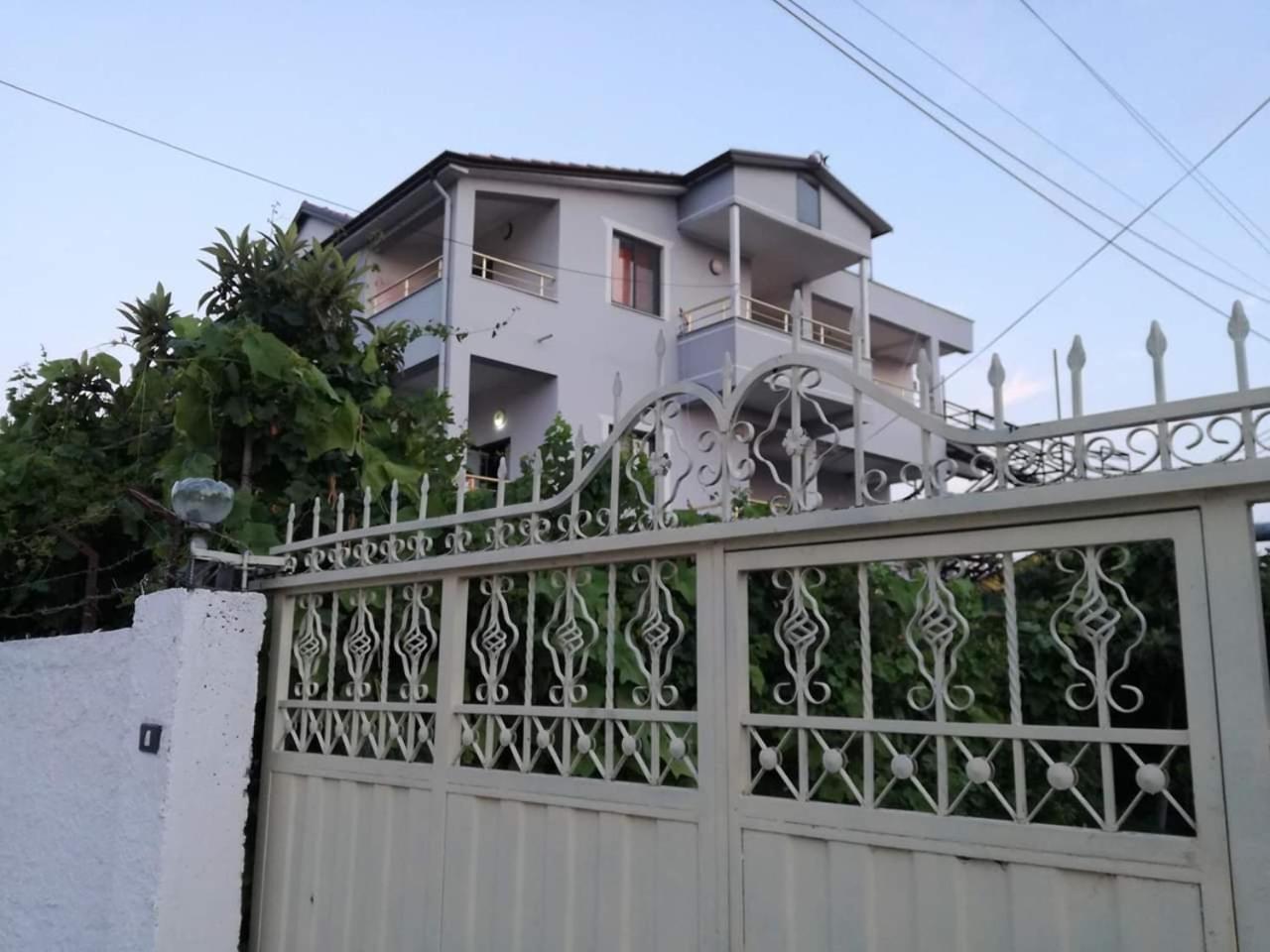 Villa Osmani Durrës Exterior foto